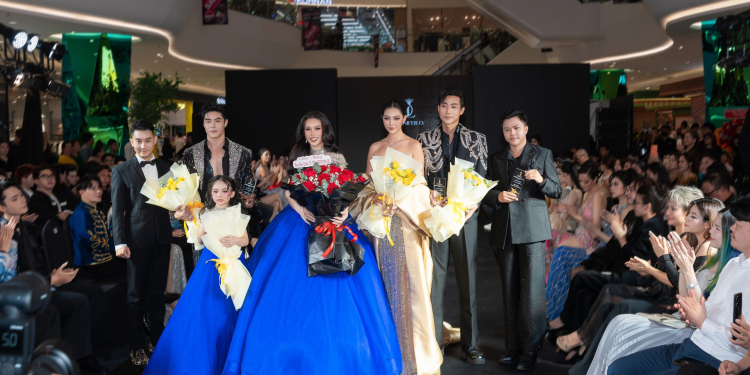 Loạt khoảnh khắc để đời trong bộ sưu tập của NTK Jennifer Ly tại Fashion Show Essence of Beauty