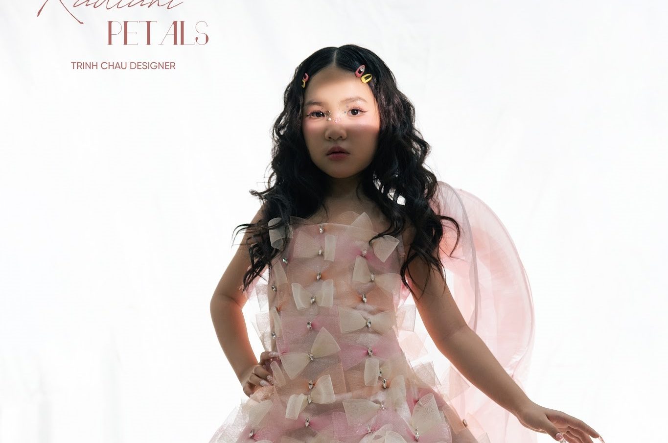 FIRST FACE ALICE HÀ ANH CHIẾM TRỌN SPOTLIGHT TRONG BST “THE RADIANT PETALS” CỦA NTK TRINH CHÂU