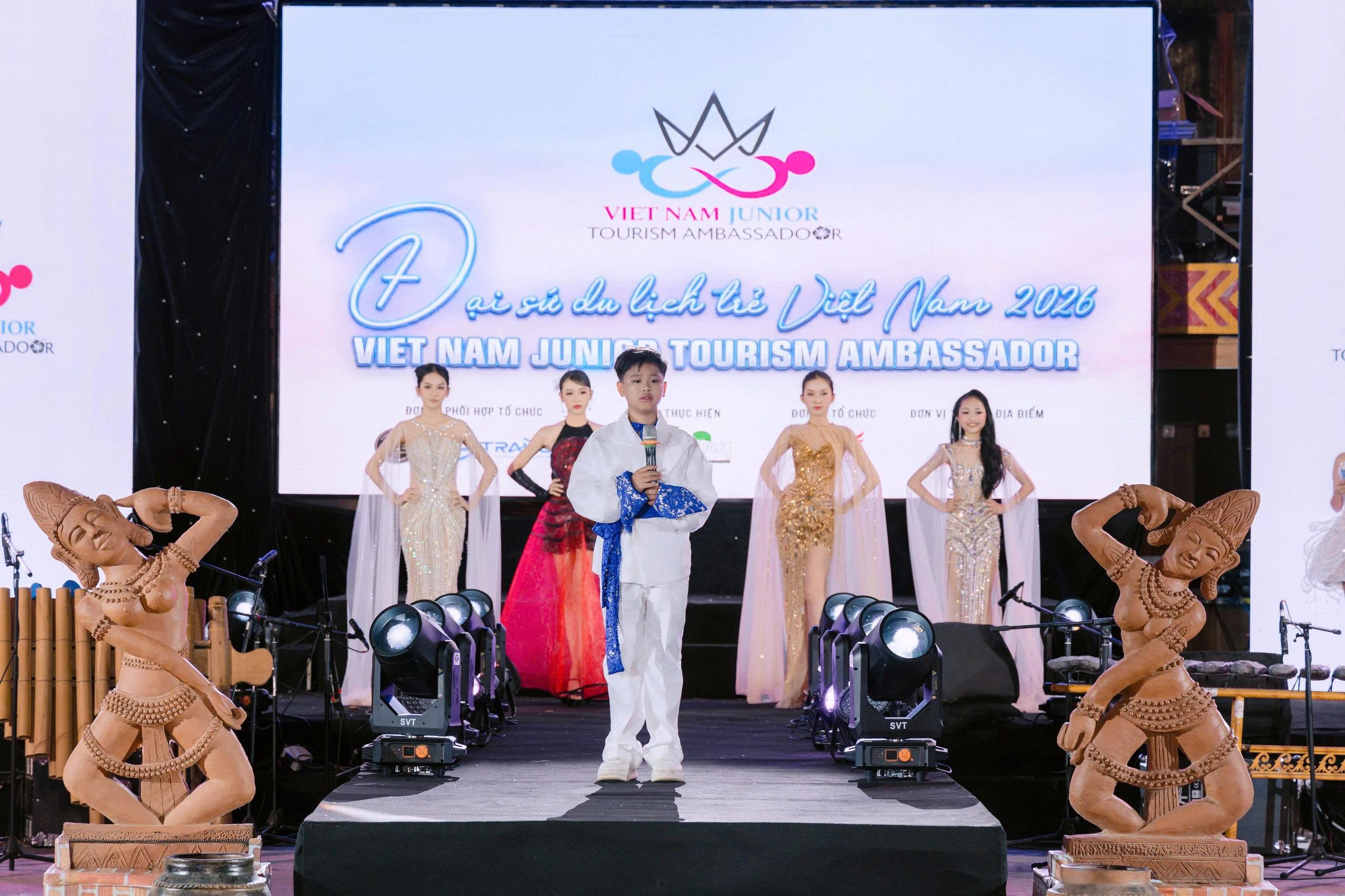 Phùng Thiên Bảo: Dấu ấn Á quân 3 Đại sứ Du lịch trẻ Việt Nam và hành trình chạm tới những giấc mơ lớn